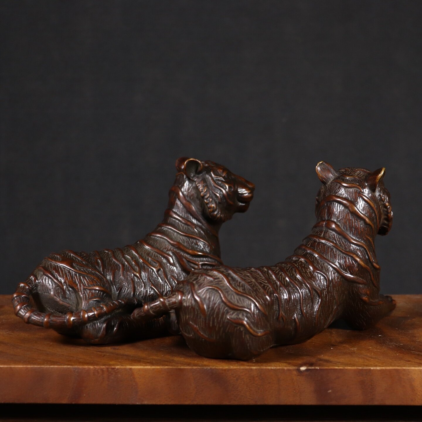 Vintage And Collectible Stores - Estátua de Tigre de Cobre Vintage