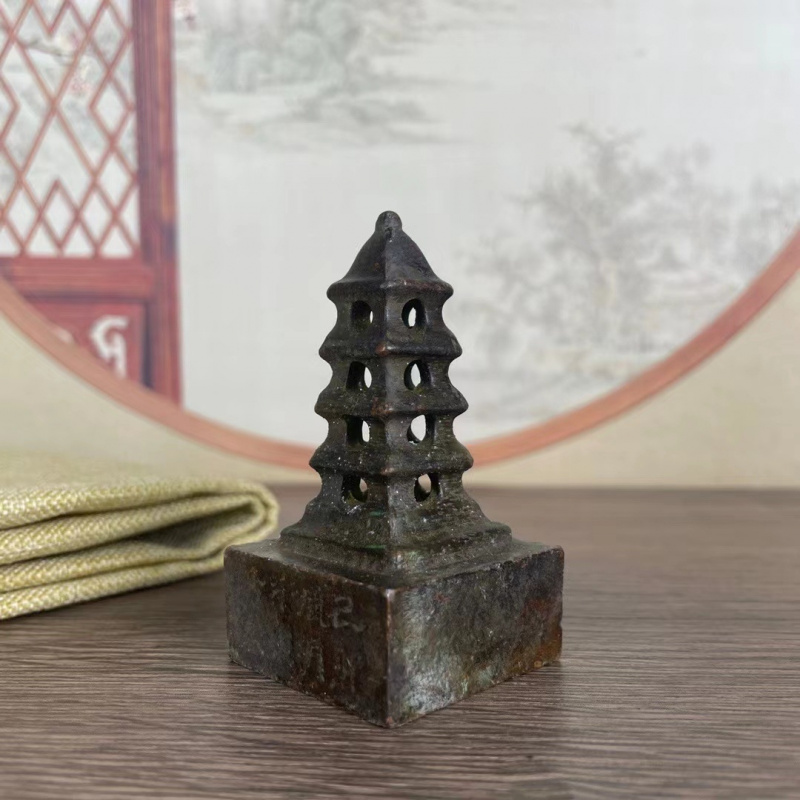 Pequeno ornamento de torre esc - Small Vintage Collectible Items avaliação e preço