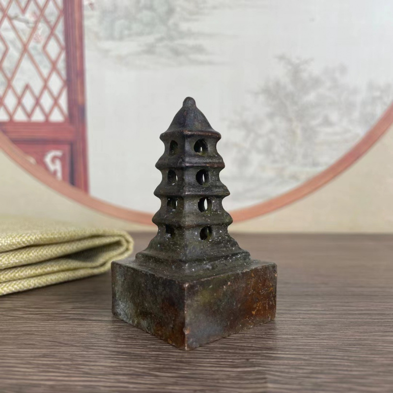 Pequeno ornamento de torre esc - Small Vintage Collectible Items avaliação e preço