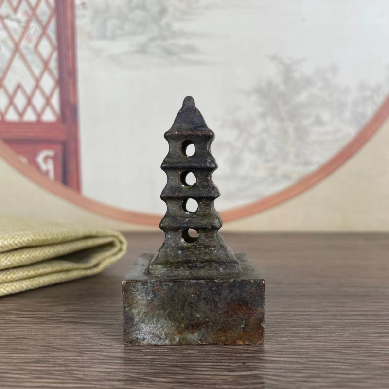 Pequeno ornamento de torre esc - Small Vintage Collectible Items avaliação e preço